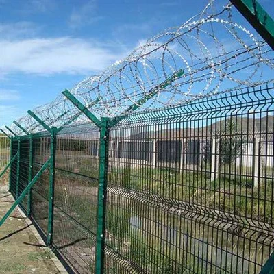 刑務所の周囲の安全フェンス